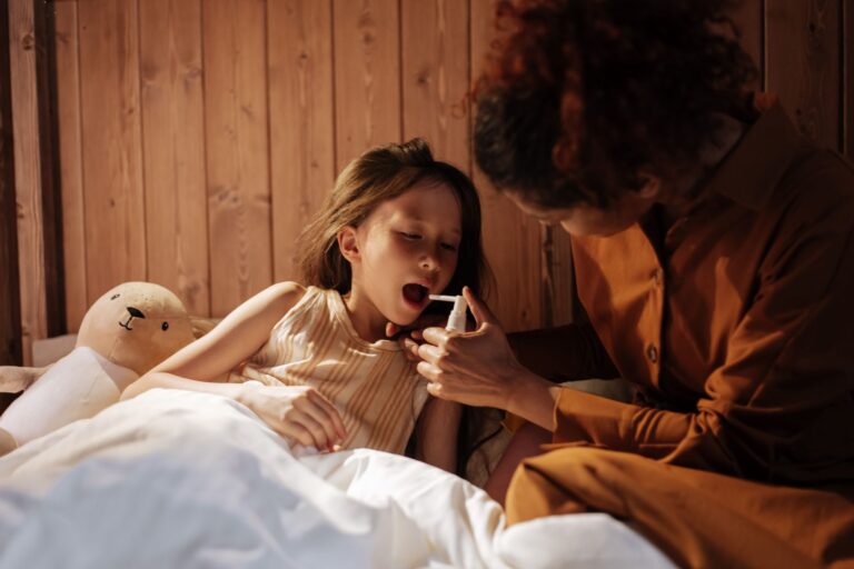 Antibiotiques chez l&rsquo;enfant : guide complet pour les parents