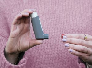 Asthme : causes, symptômes, traitements et conseils pour mieux vivre avec