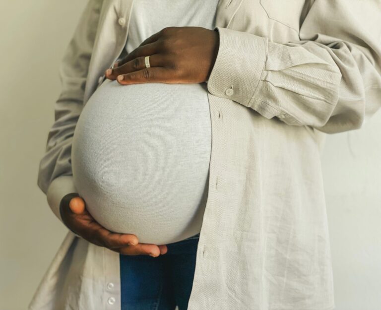 Contractions de Braxton-Hicks : Diagnostic, symptômes et conseils