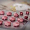 Famciclovir chez l'enfant : utilisation, posologie et précautions dans le traitement du VZV