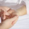 Hémorroïdes postpartum : causes, symptômes et traitements efficaces