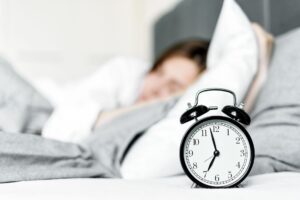 Heure du coucher régulière : un traitement naturel aux multiples bienfaits