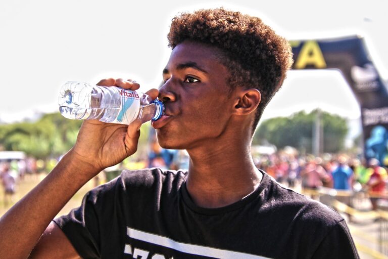 Hydratation pendant l&rsquo;exercice : guide complet pour optimiser performance et santé