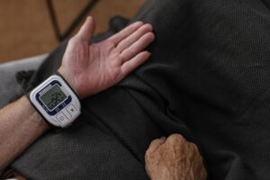 Hypertension et âge : comprendre, prévenir et traiter la tension chez les seniors