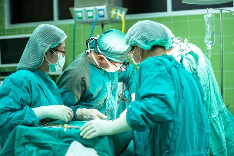 La chirurgie mini-invasive : principes, techniques et avantages