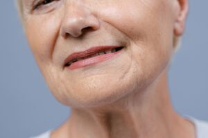 La peau vieillissante : comprendre, prévenir et accompagner le vieillissement cutané