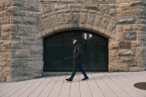 La prévention des chutes chez les personnes âgées : guide complet