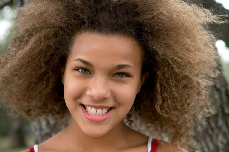 La puberté chez les filles : comprendre les étapes et accompagner son enfant
