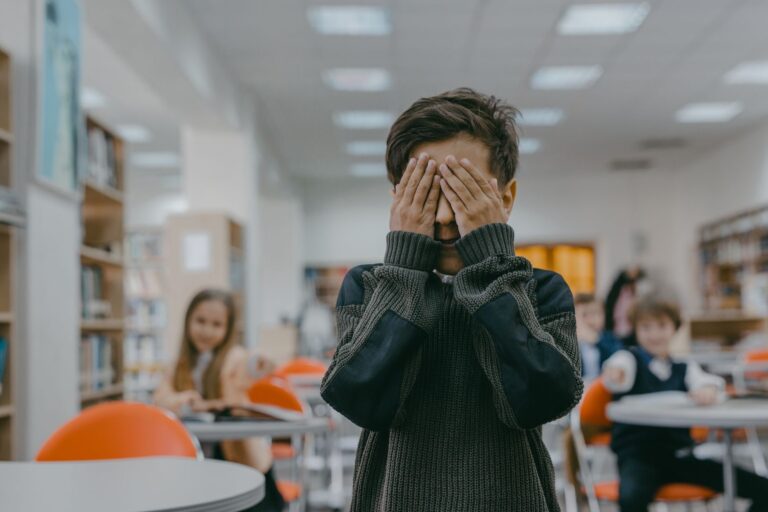 Le mutisme sélectif : comprendre ce trouble anxieux de l&rsquo;enfance