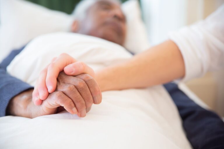 Les soins palliatifs : approche globale pour accompagner la fin de vie