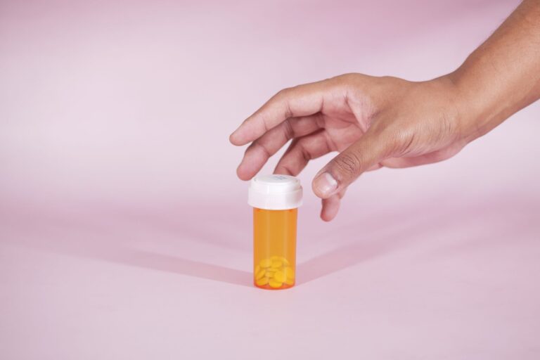 Pentobarbital : utilisations, mécanismes et précautions de ce sédatif puissant