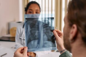 Pneumothorax : causes, symptômes, diagnostic et traitements