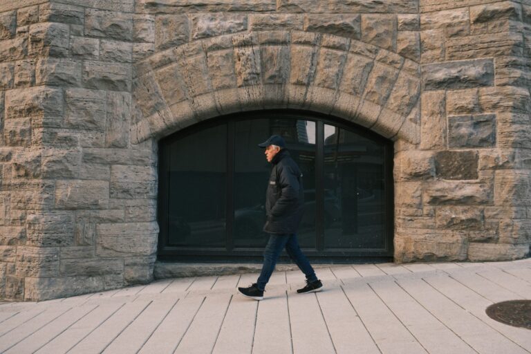 Activité physique et gestion du poids après 65 ans : guide complet pour les seniors