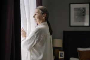 Agoraphobie gériatrique : comprendre, diagnostiquer et accompagner la peur de l'extérieur chez la personne âgée