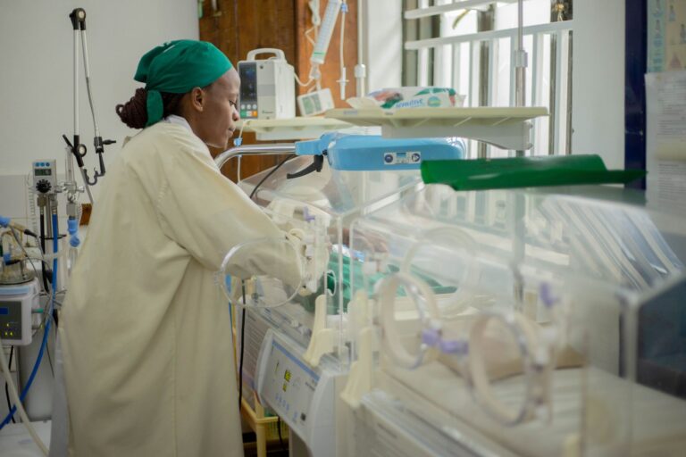 Apnée néonatale : comprendre, détecter et traiter ce trouble respiratoire du nouveau-né