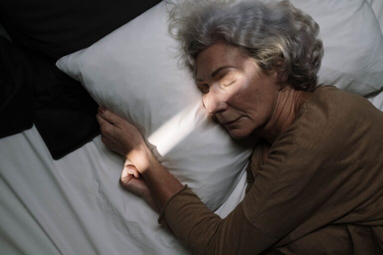 Avance de phase du sommeil : pronostic et perspectives chez la personne âgée