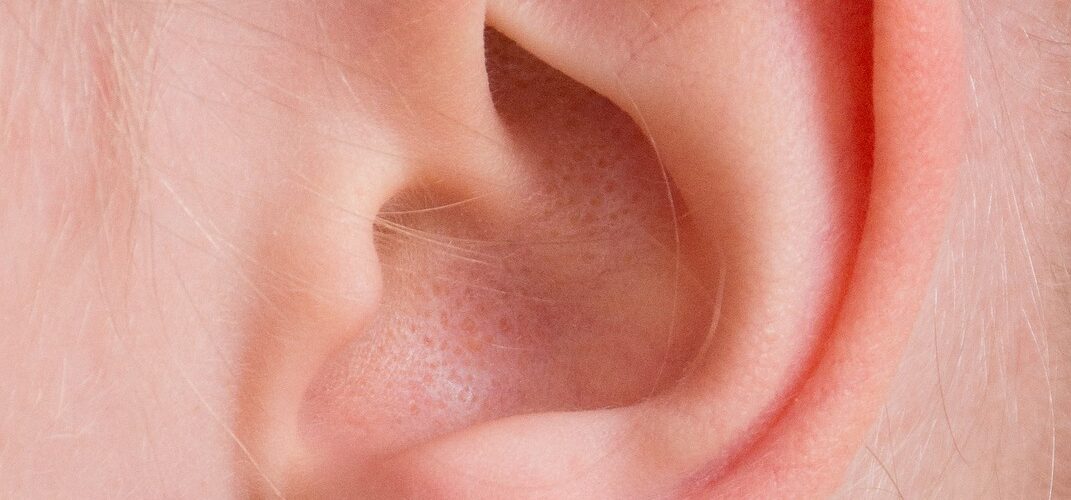 Chondrite auriculaire : causes, symptômes et traitements