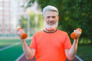 Déclin de la force musculaire avec l'âge : comprendre, prévenir et agir