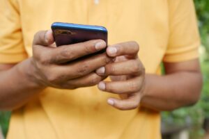 Dépendance à internet : comprendre, reconnaître et traiter cette addiction comportementale