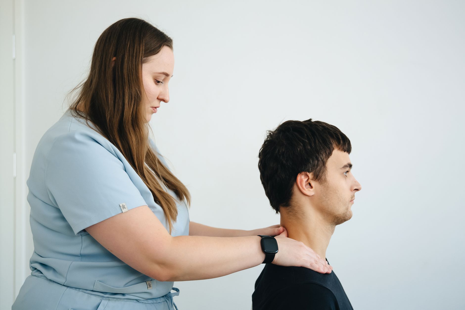 Dystonie cervicale : comprendre, diagnostiquer et traiter ce trouble neurologique