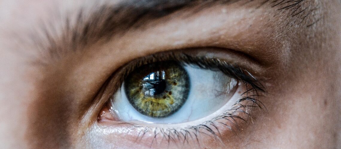 Dystrophie maculaire : comprendre, diagnostiquer et vivre avec cette maladie oculaire