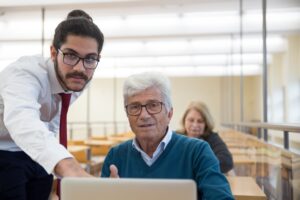 Éducation à la protection des personnes âgées : prévenir les risques et accompagner la vulnérabilité