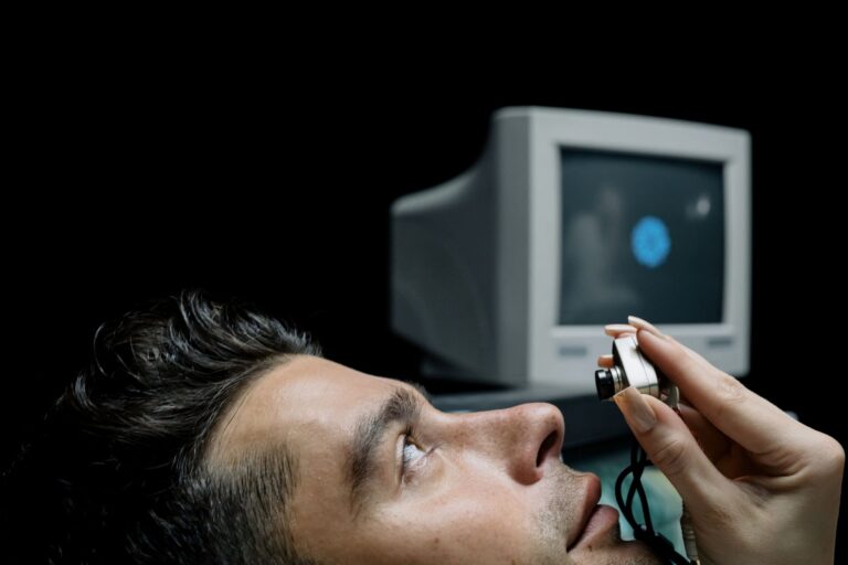 Entropion : causes, symptômes, diagnostic et traitements