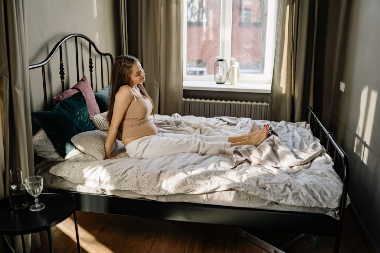 Fatigue au premier trimestre de grossesse : causes et facteurs de risque