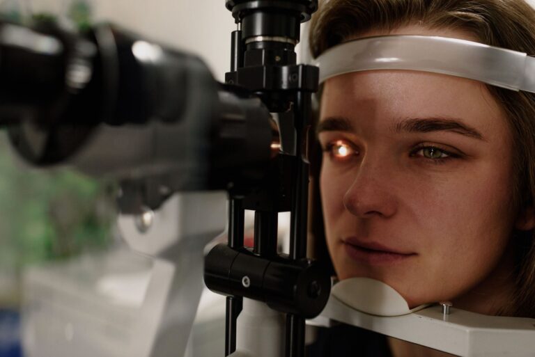 Hypermétropie : causes, symptômes, diagnostic et traitements