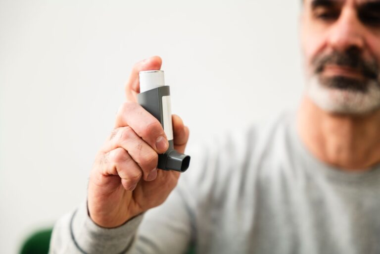 Ipratropium (anticholinergique) : guide complet sur ce bronchodilatateur