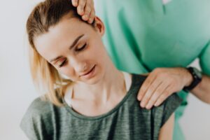 Le Torticolis : Causes, Symptômes et Traitements Efficaces