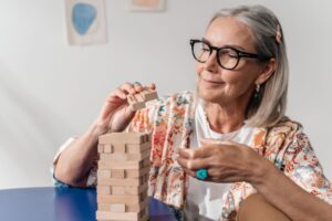 Léger déclin cognitif : comprendre et accompagner la rééducation