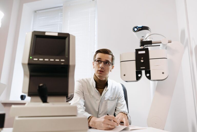 Paralysie oculomotrice : causes, symptômes, diagnostic et traitement