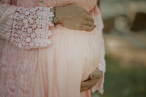 Premiers signes de grossesse et méthodes de prévention : guide complet