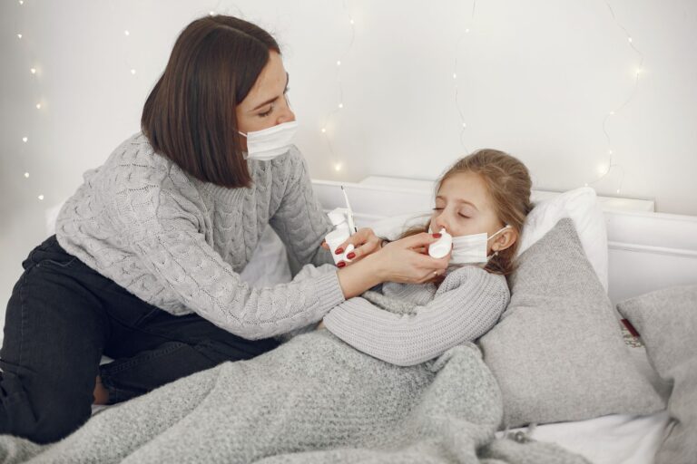 Rhinopharyngite avancée chez l&rsquo;enfant : reconnaître, traiter et prévenir les formes sévères