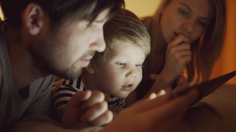 Temps d&rsquo;écran limité : traitement et conseils pour une meilleure santé numérique