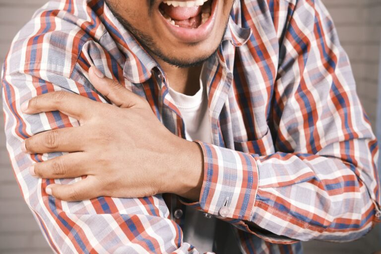 Tendinopathie de la coiffe des rotateurs : causes, symptômes et traitements
