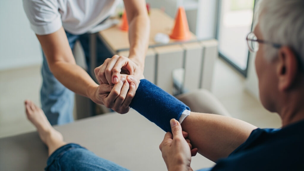 Le ligament carpien transverse : anatomie, fonction et pathologies associées : prise en charge