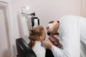Les otites chez l'enfant : causes, symptômes et traitements