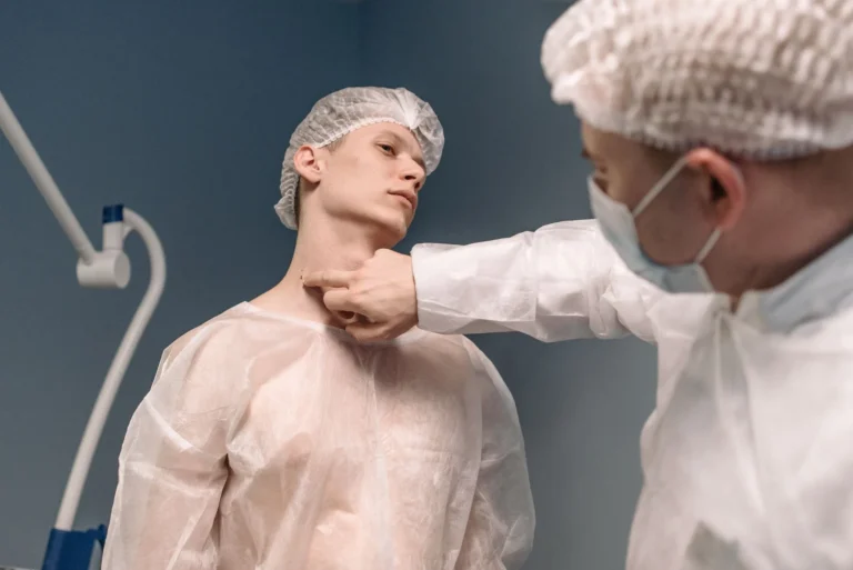 Kyste du tractus thyréoglosse : causes et diagnostic